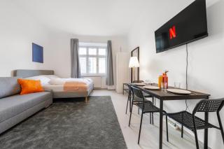2 Bedroom Apartments, free Parking, Kitchen, Smart TV - 5