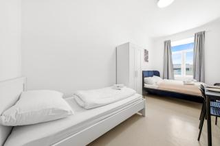 2 Bedroom Apartments, free Parking, Kitchen, Smart TV - 6