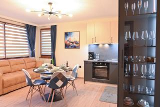 Sunrise Apartments 1 - Modern Retreat Near the Gondola - 4