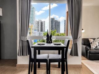 Modern Cityscape1BR - Ultra Fast WiFi - BTS On nut - 2