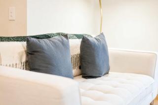 Modern 1BR Retreat with Bath & Laundry - Manchester - 8