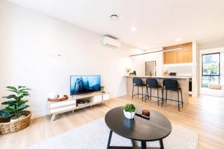 Modern 1BR Retreat with Bath & Laundry - Manchester - 7