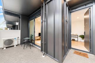 Modern 1BR Retreat with Bath & Laundry - Manchester - 2