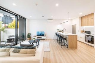 Modern 1BR Retreat with Bath & Laundry - Manchester - 0