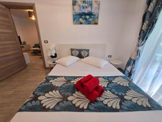 Azizi Premium Suit Apartment - Beach Pool & Spa Resort Alezzi - 4