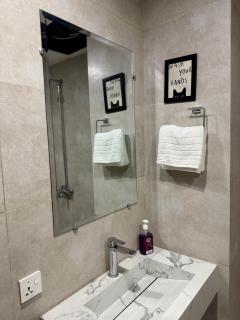 Olive Theory 1BHK Gulberg MM Alam Self Check-in Pool - 9