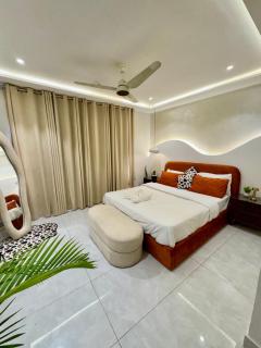 Olive Theory 1BHK Gulberg MM Alam Self Check-in Pool - 8