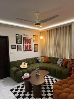 Olive Theory 1BHK Gulberg MM Alam Self Check-in Pool - 5