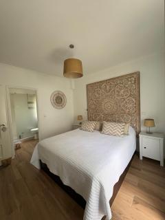 V4 Praia Verde - 8 to 11 People, 5 min beach walk - 8