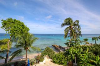 Stunning 2-bed Beachfront Condo on Paynes Bay - 0