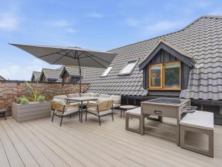 The Penthouse - Uk52276 - 0