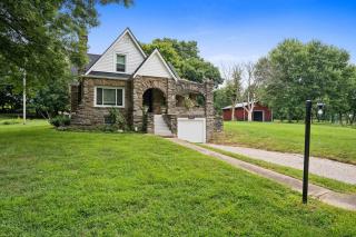 3BR Stone Farm House Parking Grill Laundry - 5
