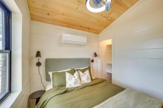 Off-Grid & Solar-Powered! Mtn-View Omaha Cabin - 2