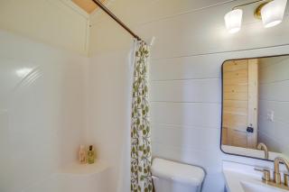 Off-Grid & Solar-Powered! Mtn-View Omaha Cabin - 1