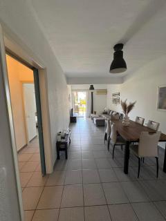 Kinetious Nisous Stylish Apt, Pool, near the Beach - 6