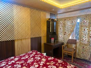 Young Lake Palace Group Of Houseboats - 6