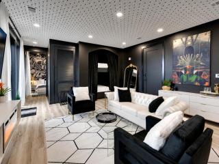 Top Floor NEO Suite, Walk to Broadway & Views - 0