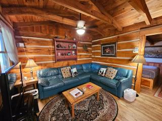 Bear Hug Cabin - 5