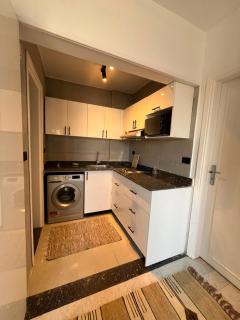 Garden View Exceptional Two Bedroom Full Apartment - 8