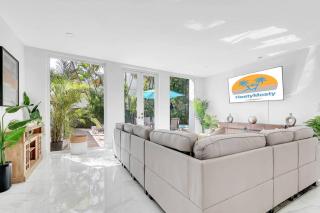 Villa Tropicale Stunning 4 Bedroom 4 Bath Home with Pool and BBQ - 5