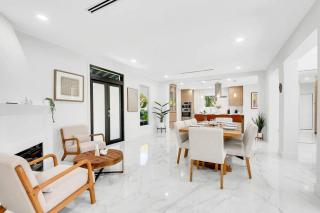 Villa Tropicale Stunning 4 Bedroom 4 Bath Home with Pool and BBQ - 3