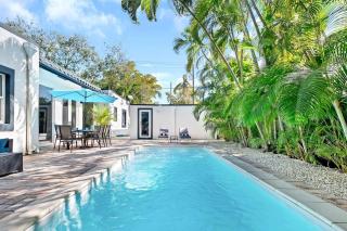 Villa Tropicale Stunning 4 Bedroom 4 Bath Home with Pool and BBQ - 0