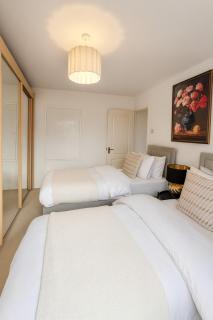 Kempston Home Sleeps 7-9 Long Stays Parking - 3