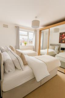 Kempston Home Sleeps 7-9 Long Stays Parking - 2