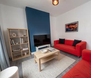 Comfortable 3-Bedroom Home with Free Parking - 0