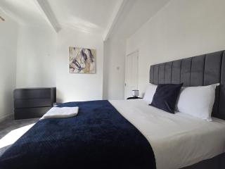 Comfortable 3-Bedroom Home with Free Parking - 8