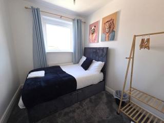 Comfortable 3-Bedroom Home with Free Parking - 6