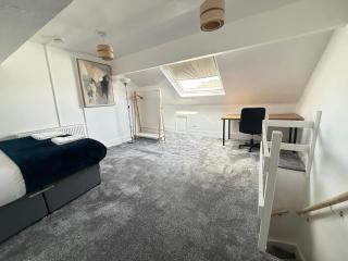 Comfortable 3-Bedroom Home with Free Parking - 4