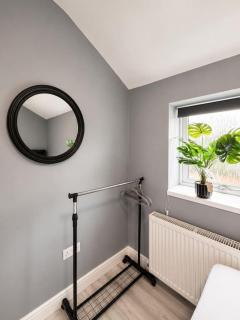 Bedford Station Retreat - Sleeps 3 - Free Parking - 2