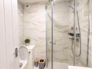 Bedford Station Retreat - Sleeps 3 - Free Parking - 1