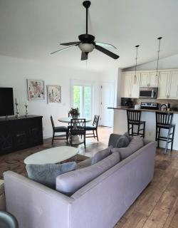 Modern, Upscale, and New Blue Bungalow in the heart of Downtown St Augustine - 8