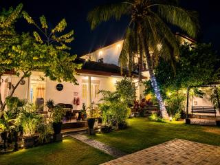 White Villa Airport Transit Hotel - 0