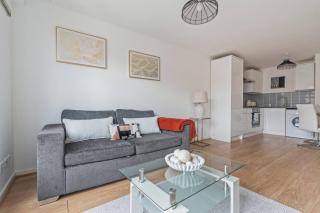 Snow Hill Stay - 2 BR - Free Parking - Sleeps 4 - 6