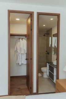 Modern El Retiro Suite for Two + Free Parking - 5