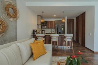 Modern El Retiro Suite for Two + Free Parking - 1