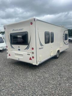 Spacious caravan near the beach - 5
