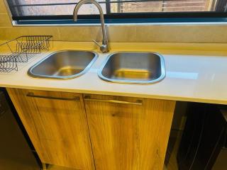Serenity Stay - 3 Bedroom OR Tambo - 4