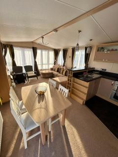 Private 2-Bedroom Caravan by Camber Sands Beach, Sleeps 5-6, Sofa Bed, Private Parking, Free Wi-Fi, NO SMOKING, NO PETS - 6