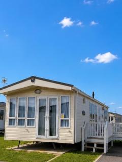 Private 2-Bedroom Caravan by Camber Sands Beach, Sleeps 5-6, Sofa Bed, Private Parking, Free Wi-Fi, NO SMOKING, NO PETS - 9
