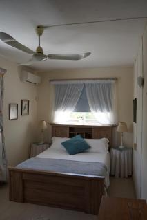 Spacious Beach Apartment - 5