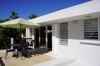 Spacious Beach Apartment - 0