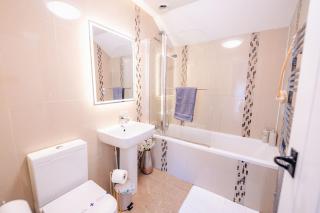 Beautiful 3 Bed Cottage - Hot Tub & Free Parking - 3
