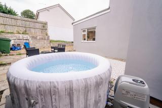 Beautiful 3 Bed Cottage - Hot Tub & Free Parking - 9