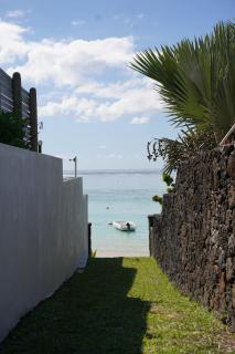 Spacious Beach Apartment - 7
