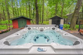 A-Frame Retreat - Hot Tub Fire Pit & Fireplace - 8