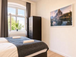 Pleasant 2BR Apartment Near U6 Station am Schöpfwerk - 1